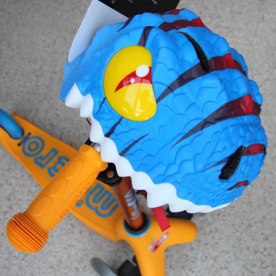 Шлем CrazySafety Синий дракон естественное освещение