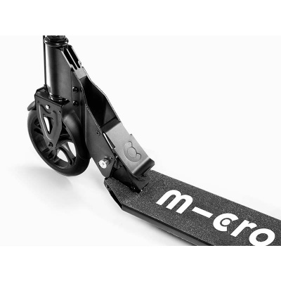 Двухколесный самокат Micro Downtown Black - механизм складывания